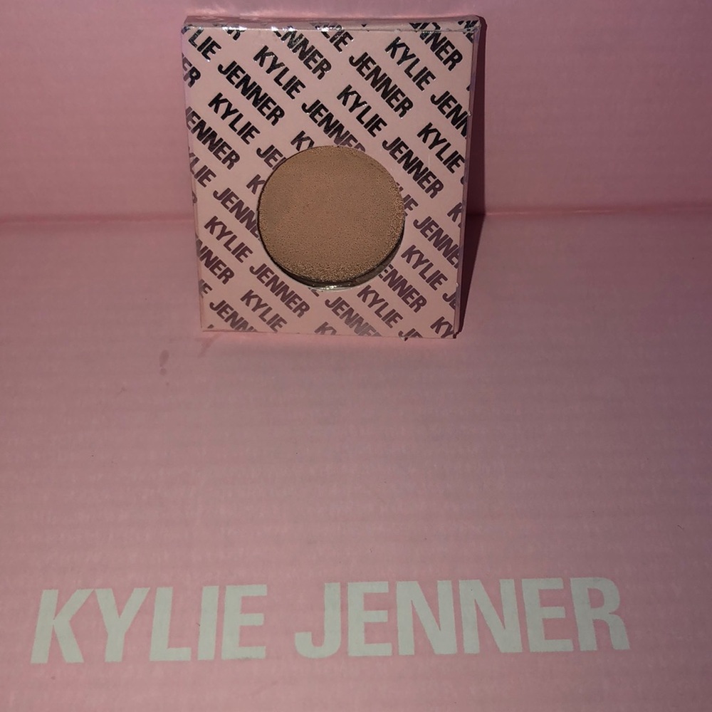 Kylie Cosmetics Vanilla On Vanilla Shadow Single